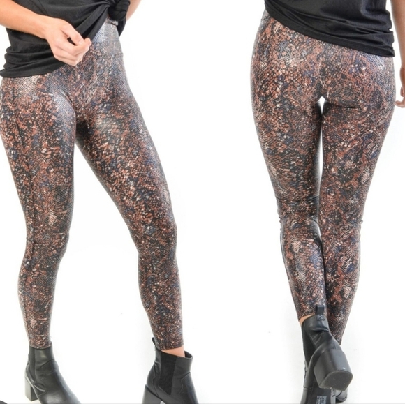 Spanx Faux Leather Snake Shine Leggings Size M - Picture 1 of 6